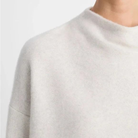 Vince light gray funnel neck plush cashmere sweater - Medium - Picture 4 of 8